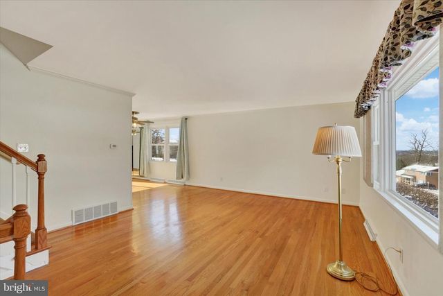 2670 RALEIGH DR, York, PA 17402