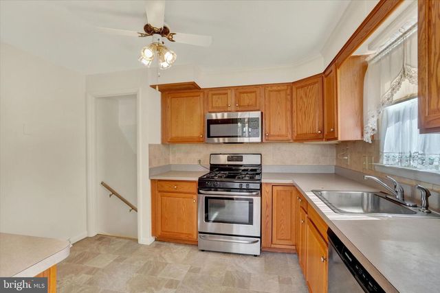 2670 RALEIGH DR, York, PA 17402