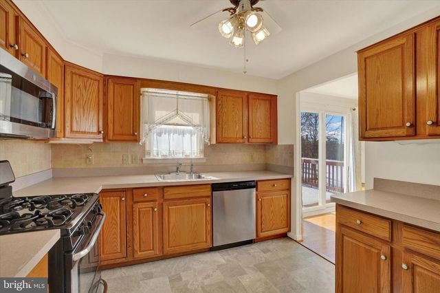 2670 RALEIGH DR, York, PA 17402