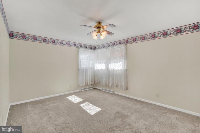 2670 RALEIGH DR, York, PA 17402