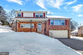 2670 RALEIGH DR, York, PA 17402