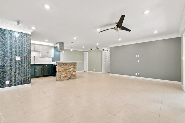 3017 N Oakland Forest Drive 102, Oakland Park, FL 33309