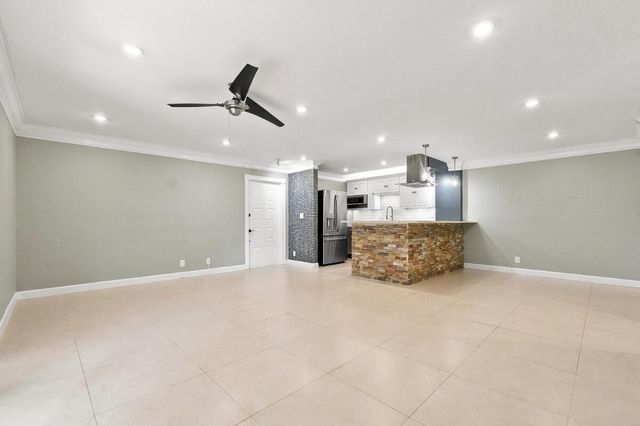 3017 N Oakland Forest Drive 102, Oakland Park, FL 33309