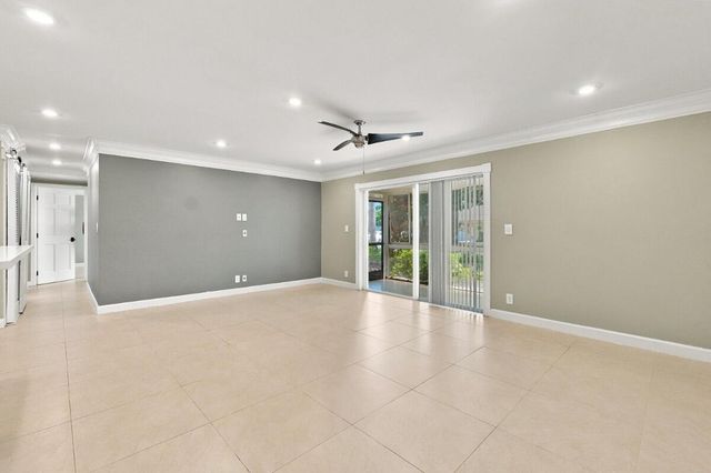 3017 N Oakland Forest Drive 102, Oakland Park, FL 33309