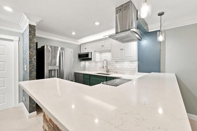 3017 N Oakland Forest Drive 102, Oakland Park, FL 33309