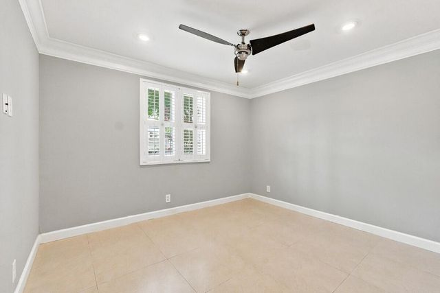 3017 N Oakland Forest Drive 102, Oakland Park, FL 33309