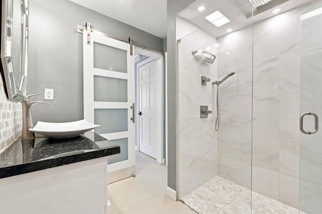 3017 N Oakland Forest Drive 102, Oakland Park, FL 33309