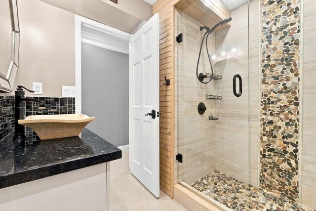 3017 N Oakland Forest Drive 102, Oakland Park, FL 33309