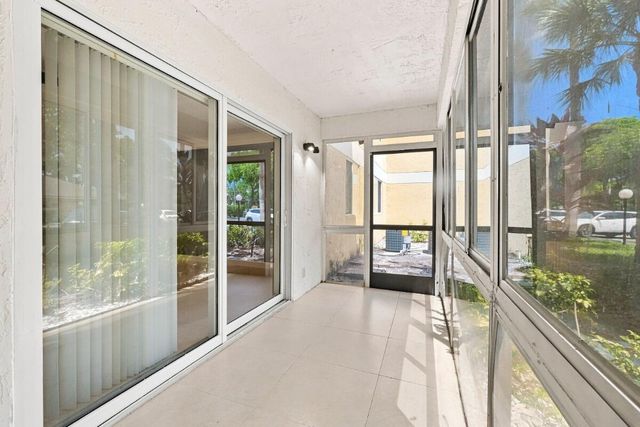 3017 N Oakland Forest Drive 102, Oakland Park, FL 33309