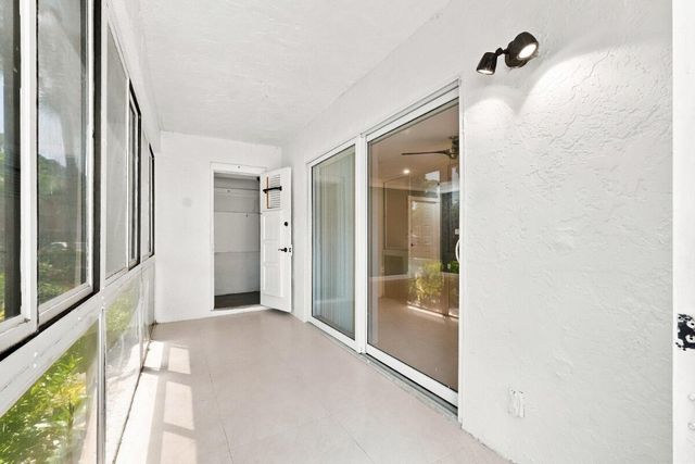 3017 N Oakland Forest Drive 102, Oakland Park, FL 33309