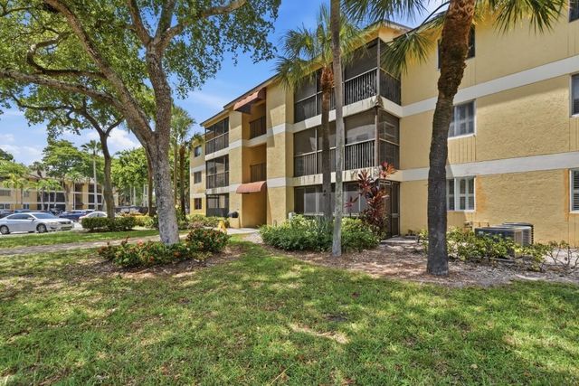 3017 N Oakland Forest Drive 102, Oakland Park, FL 33309