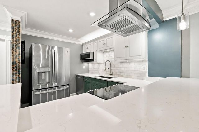 3017 N Oakland Forest Drive 102, Oakland Park, FL 33309