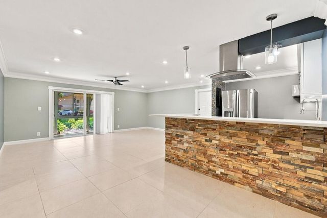 3017 N Oakland Forest Drive 102, Oakland Park, FL 33309
