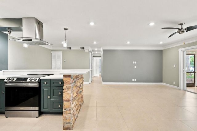 3017 N Oakland Forest Drive 102, Oakland Park, FL 33309