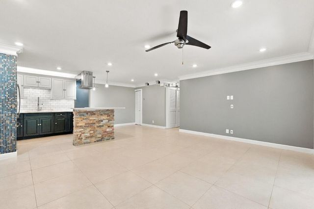 3017 N Oakland Forest Drive 102, Oakland Park, FL 33309