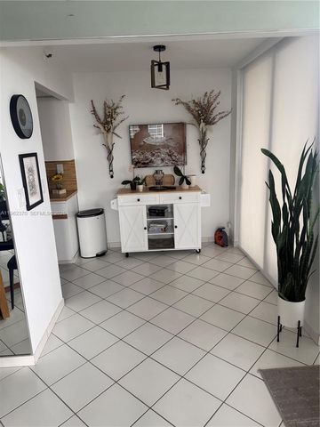 2555 Collins Ave 2402, Miami Beach, FL 33140