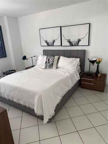 2555 Collins Ave 2402, Miami Beach, FL 33140