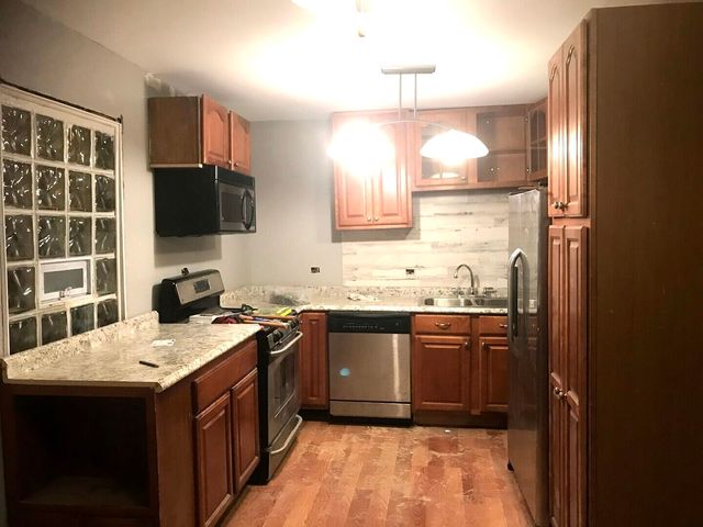 7026 S Saint Lawrence Avenue, Chicago, IL 60637