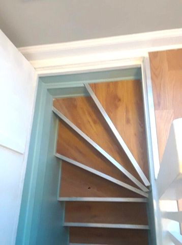 7026 S Saint Lawrence Avenue, Chicago, IL 60637