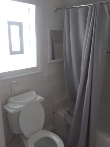 7026 S Saint Lawrence Avenue, Chicago, IL 60637