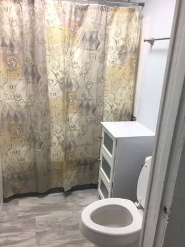 7026 S Saint Lawrence Avenue, Chicago, IL 60637