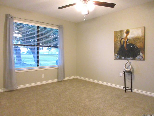 214 E SEGUIN ST, Marion, TX 78124