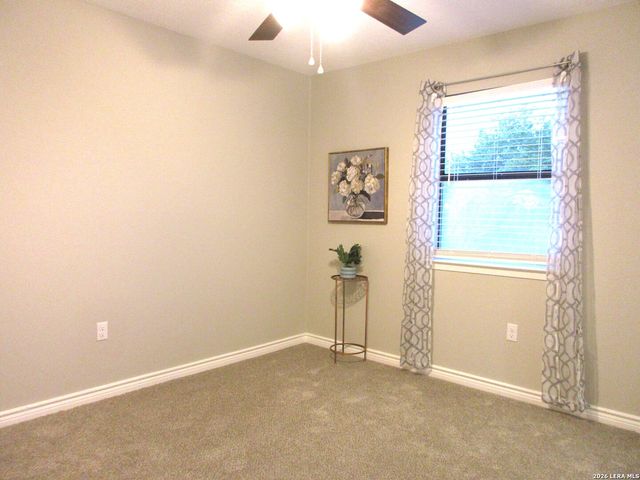 214 E SEGUIN ST, Marion, TX 78124