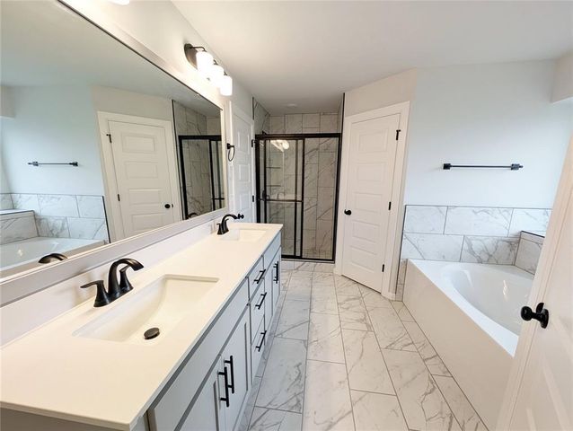 1008 Blackjack Creek Drive, Yukon, OK 73099