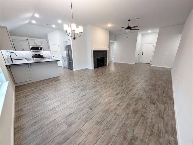 1008 Blackjack Creek Drive, Yukon, OK 73099