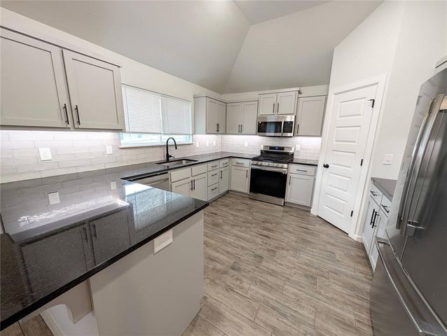 1008 Blackjack Creek Drive, Yukon, OK 73099