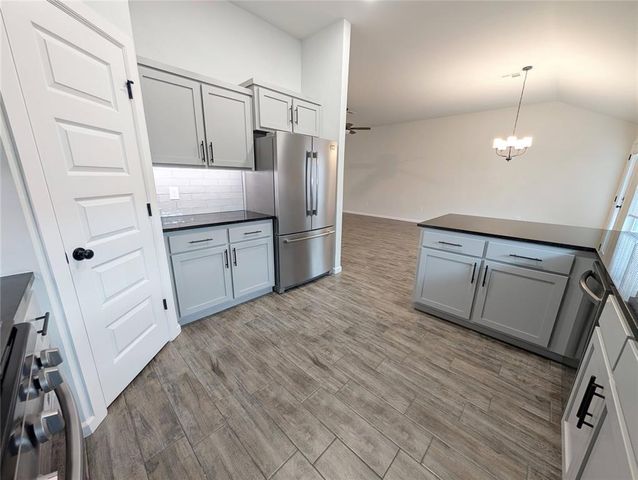 1008 Blackjack Creek Drive, Yukon, OK 73099