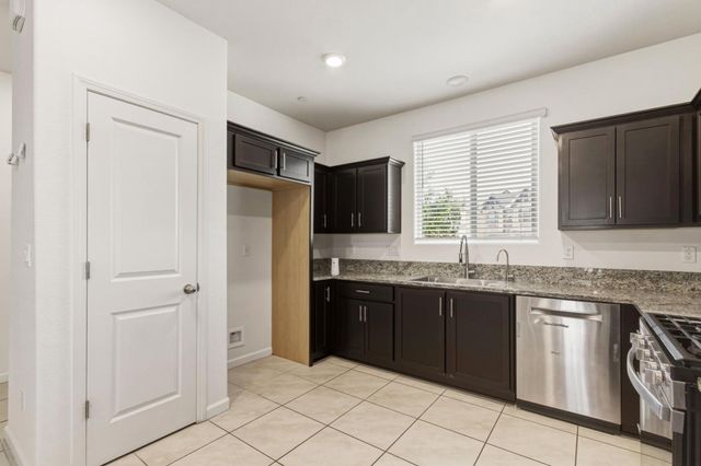 4254 W Berryesa Ave, Merced, CA 95348