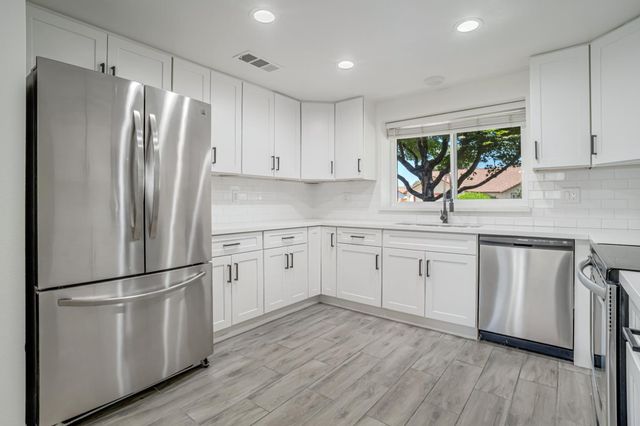 2566 Menlo Avenue, Clovis, CA 93611