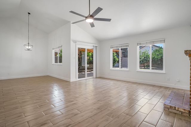 2566 Menlo Avenue, Clovis, CA 93611