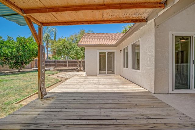 2566 Menlo Avenue, Clovis, CA 93611