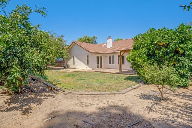 2566 Menlo Avenue, Clovis, CA 93611
