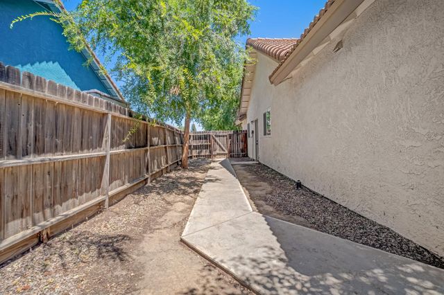 2566 Menlo Avenue, Clovis, CA 93611