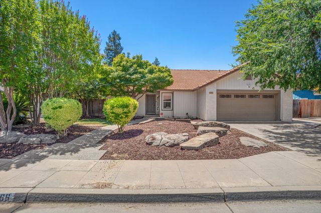 2566 Menlo Avenue, Clovis, CA 93611