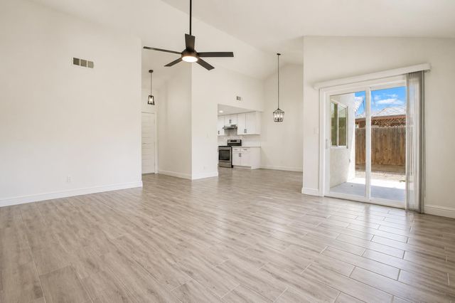 2566 Menlo Avenue, Clovis, CA 93611