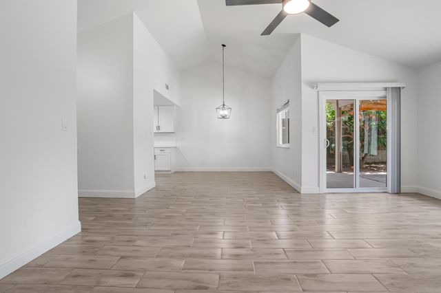 2566 Menlo Avenue, Clovis, CA 93611