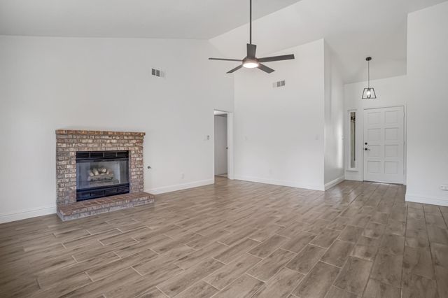 2566 Menlo Avenue, Clovis, CA 93611