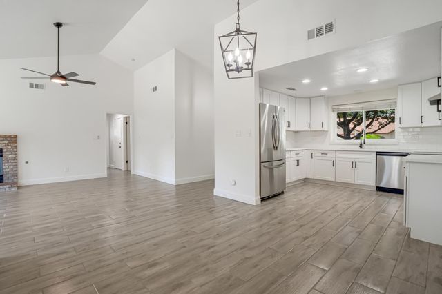 2566 Menlo Avenue, Clovis, CA 93611