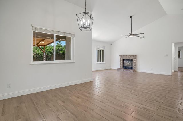 2566 Menlo Avenue, Clovis, CA 93611