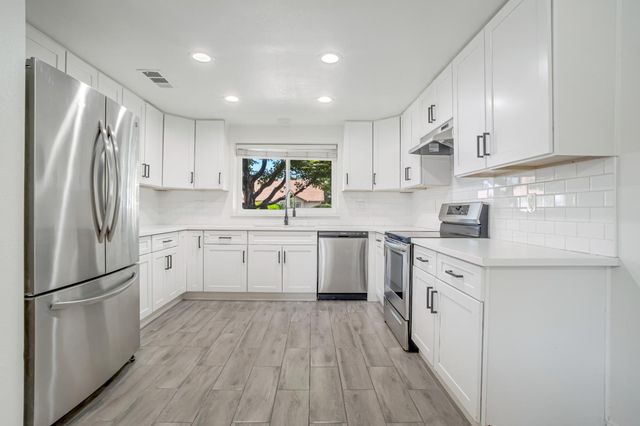 2566 Menlo Avenue, Clovis, CA 93611