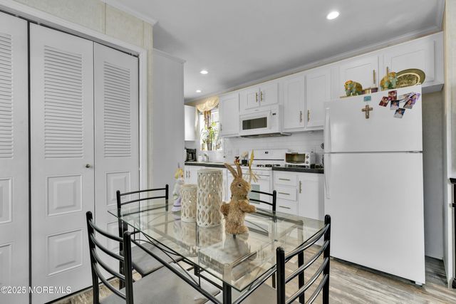 16 Bayshore Mobile Mnr, Hazlet, NJ 07730