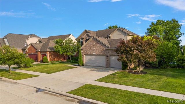 18852 Newbridge Drive, Macomb Township, MI 48044