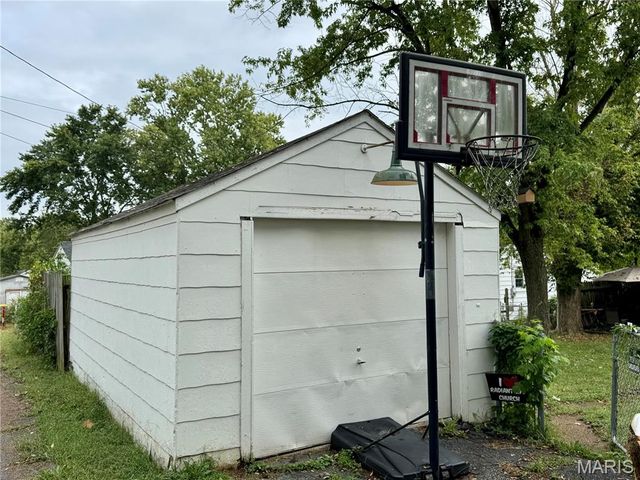 955 S 3rd Street, Festus, MO 63028