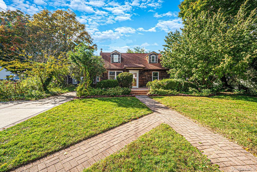 1041 Joselson Avenue, Bay Shore, NY 11706 — photo 2