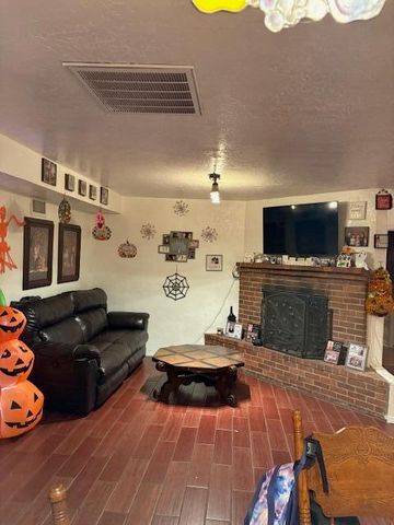 402 Virginia Street NE, Albuquerque, NM 87108