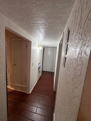 402 Virginia Street NE, Albuquerque, NM 87108